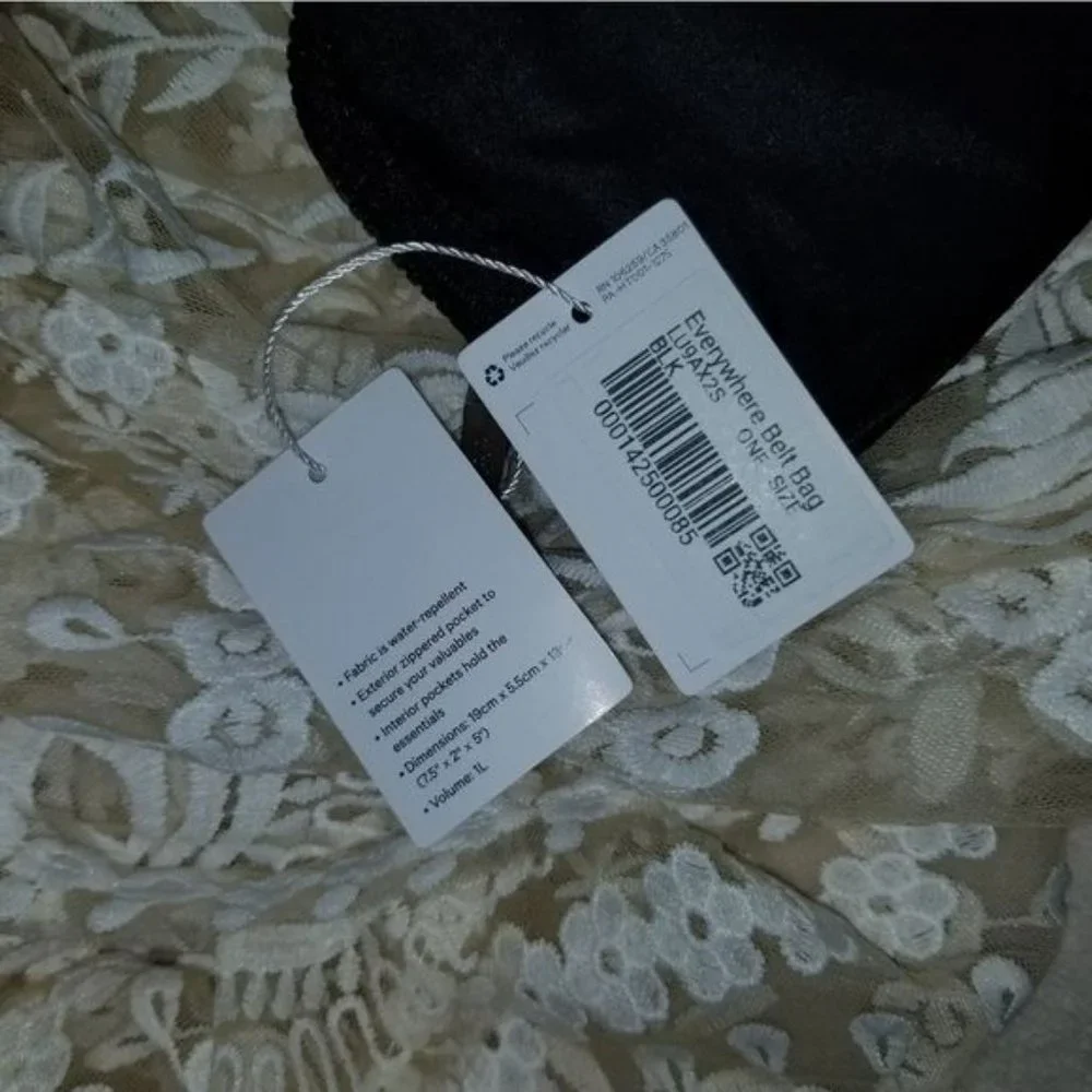 Lululemon Everywhere Belt Bag 1L Original Strap Black Nwt - Picture 12 of 14